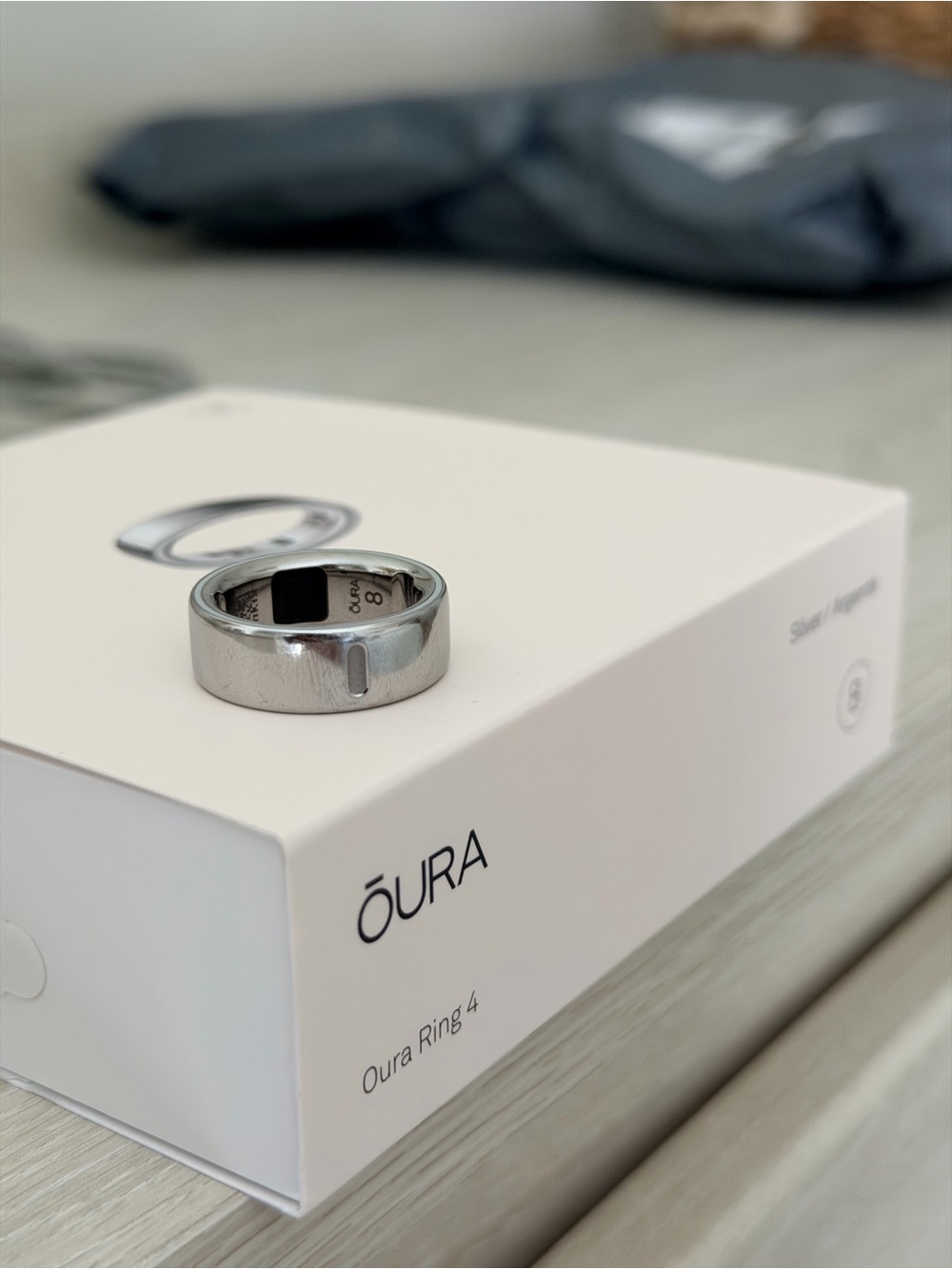 Oura Ring - Gen 4 - Size 8 - Silver: charger, box and amazon covers included